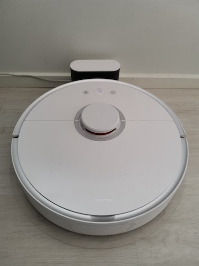 Roborock S5 Robot Vacuum charging